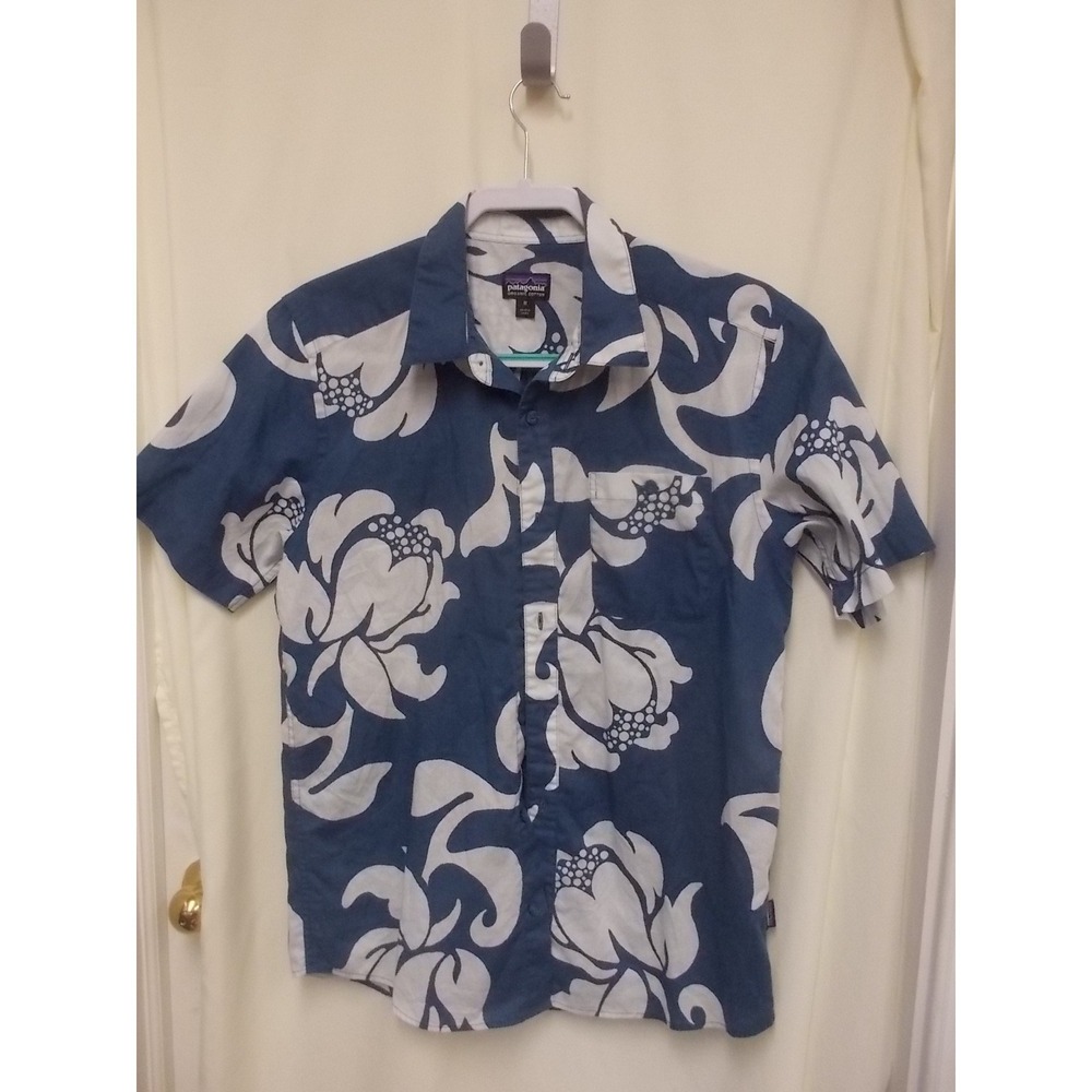 Patagonia Mens Organic Cotton Short Sleeve Floral Hibiscus Shirt Blue White M